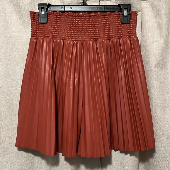 A.L.C. Bondi Pleated Elastic Pull-On Short in Russet Size 8 - Picture 3 of 8